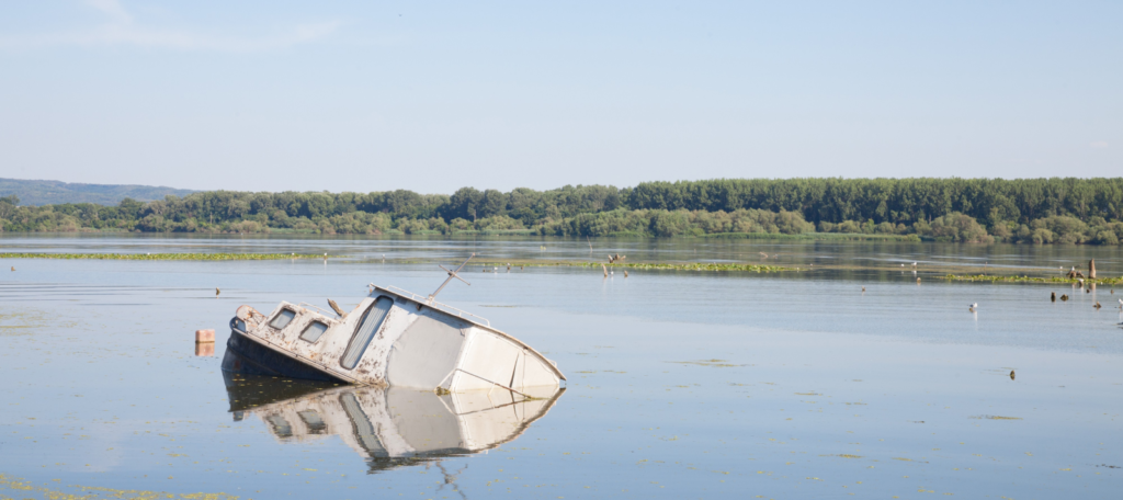 Sunken Boad - Lake Macquarie Holiday Rentals Prevent Your Boat Sinking